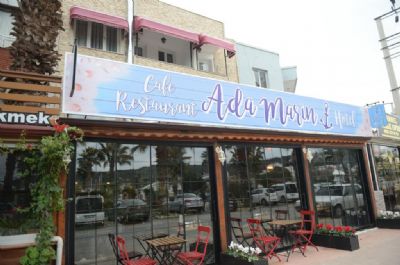 Ada Marin Hotel & Cafe / Restaurant